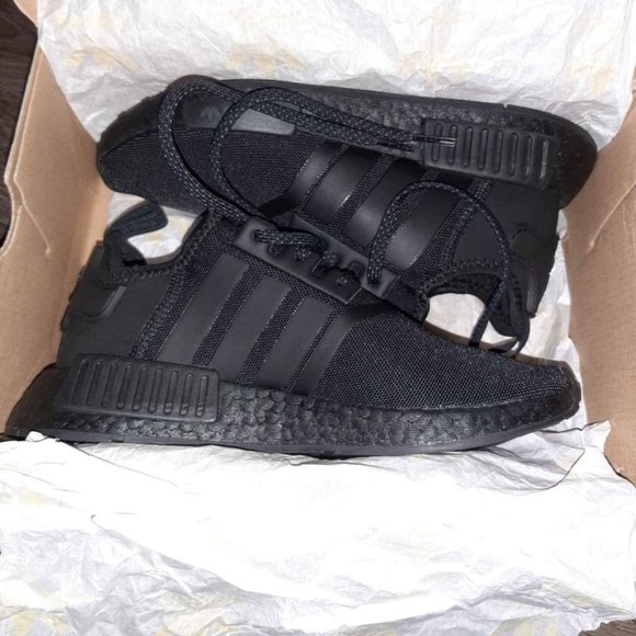 Addids shoes - Picture 2 of 3